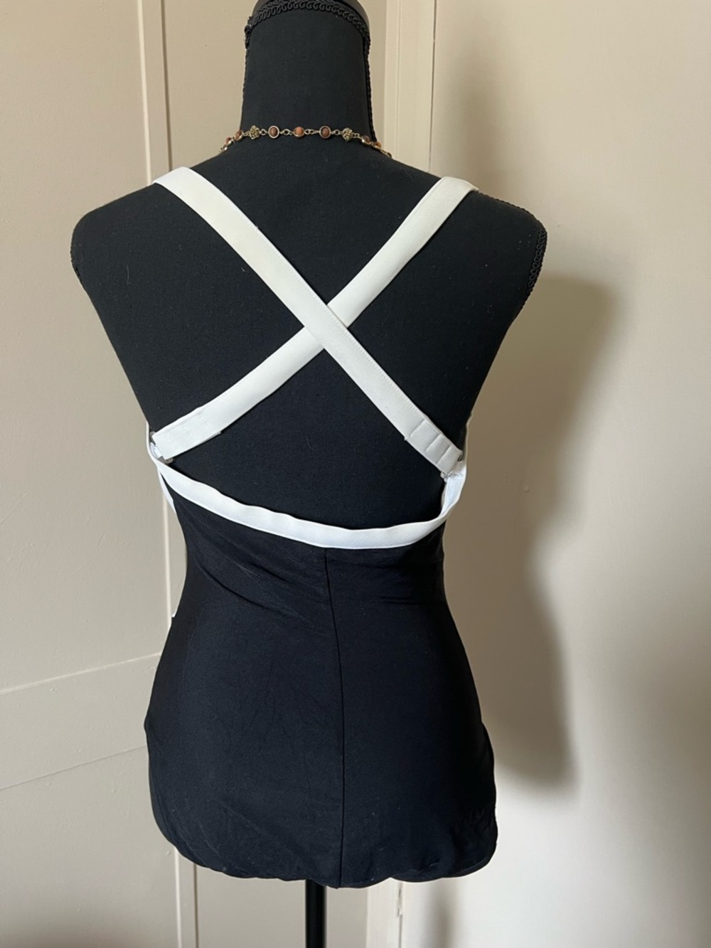 Carol Wior Black White Slimming One Piece Swimsuit Size 12 Tummy Control - Picture 5 of 6